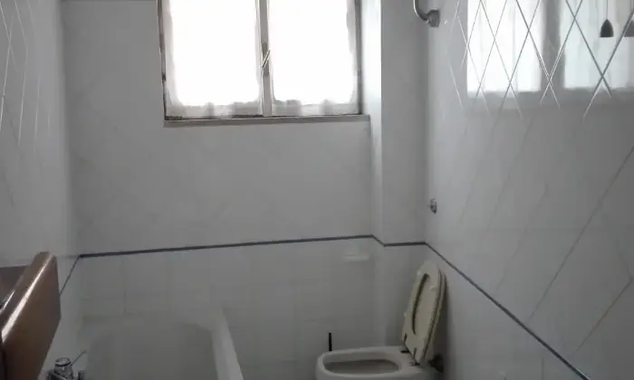 Rexer-Napoli-A-minuti-a-piedi-dalla-metro-stazione-Chiaiano-BAGNO