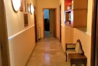 Rexer-Qualiano-APPARTAMENTO-BEN-RIFINITO-TRE-VANI-CON-TERMOCAMINO-E-BALCONATA-SOLEGGIATA-ALTRO