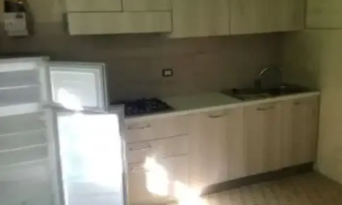Rexer-Messina-Affittasi-appartamento-parzialmente-ristrutturato-CUCINA