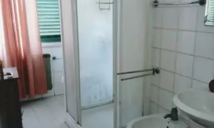 Rexer-Lucca-Bilocale-affittasi-BAGNO