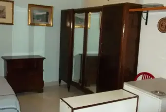 Rexer-Napoli-Monolocale-arredato-a-non-residenti-adiacenze-piazza-plebiscito-contes-signorile-CAMERA-DA-LETTO