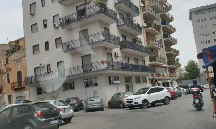 Rexer-Palermo-TRIVANI-ARREDATO-VIA-LAURANA-ZONA-VILLABIANCA-PALERMO-ALTRO