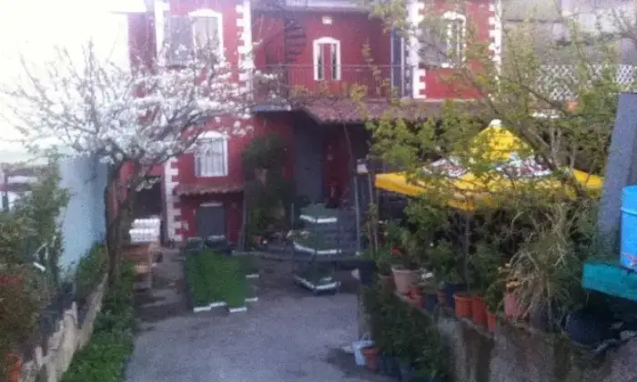 Rexer-Napoli-Afitto-Negozio-con-Bagno-e-spazio-esterno-ALTRO
