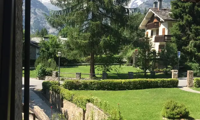Rexer-presaintdidier-Trilocale-al-VERRAND-immerso-nel-verde-GIARDINO