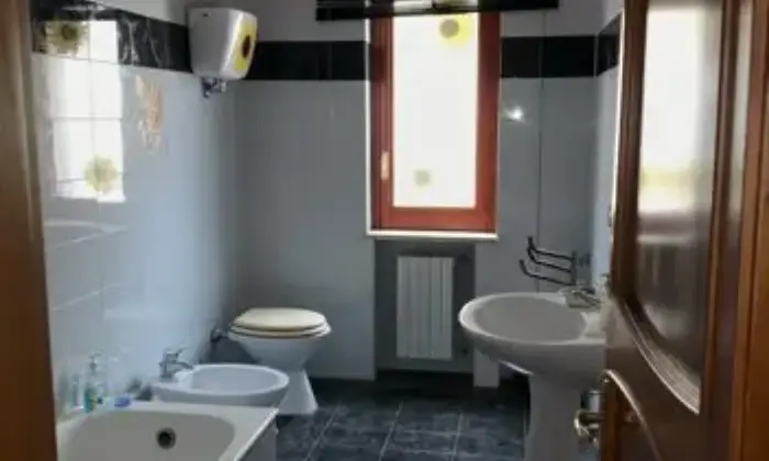 Rexer-Ionadi-Appartamento-o-camere-in-affitto-BAGNO