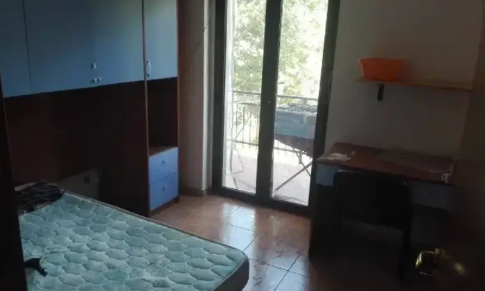 Rexer-Rende-Affittasi-appartamento-a-pochi-minuti-dalluniversit-CAMERA-DA-LETTO