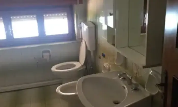 Rexer-Marsicovetere-Affitto-Mansarda-arredata-BAGNO