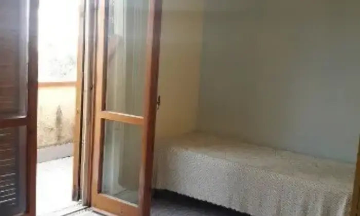 Rexer-Scalea-Villetta-a-schiera-in-affitto-in-via-Leopoldo-Cupido-Scalea-CAMERA-DA-LETTO