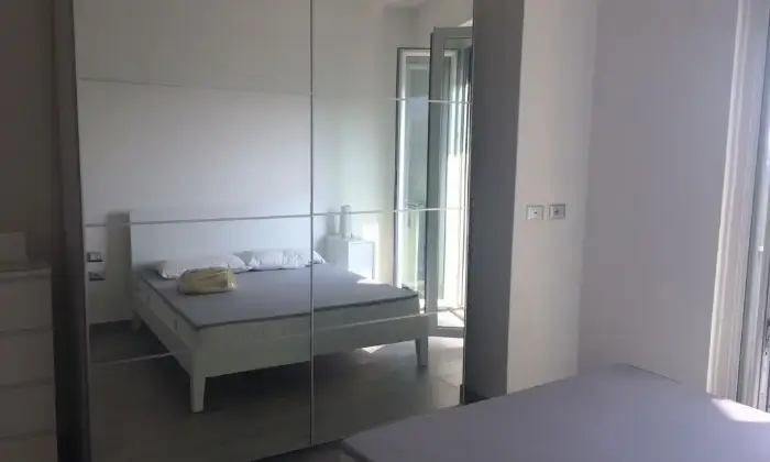 Rexer-Milano-Appartamento-brevi-periodi-Ospedale-San-Raffaele-Milano-CAMERA-DA-LETTO