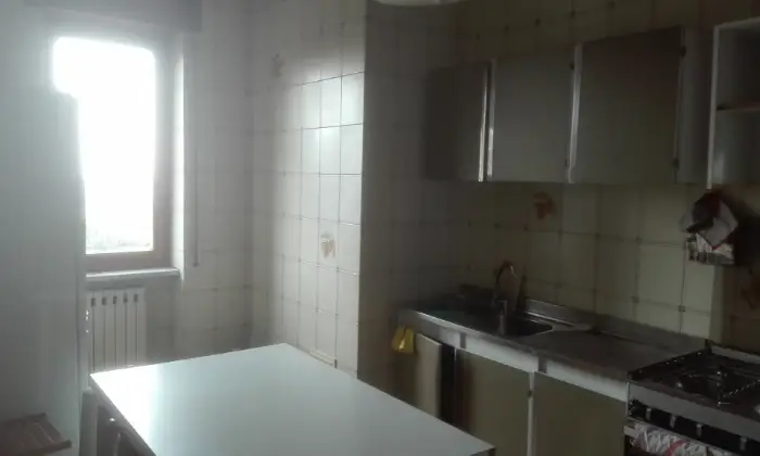 Rexer-Cosenza-Appartamento-con-tre-bagni-e-vista-panoramica-CUCINA