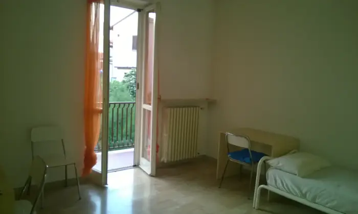 Rexer-Pavia-Per-tre-o-quattro-studentesse-in-centro-CAMERA-DA-LETTO