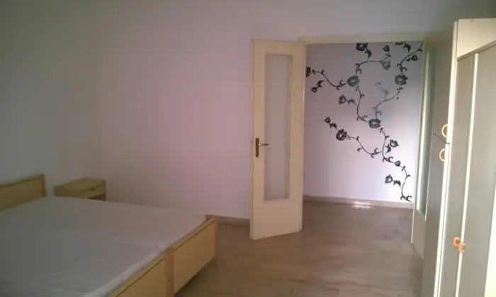 Rexer-Pavia-Per-tre-o-quattro-studentesse-in-centro-CAMERA-DA-LETTO