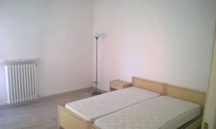 Rexer-Pavia-Per-tre-o-quattro-studentesse-in-centro-CAMERA-DA-LETTO