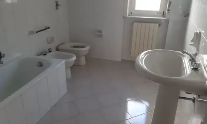 Rexer-Mussomeli-Trilocale-zona-centro-a-Mussomeli-BAGNO