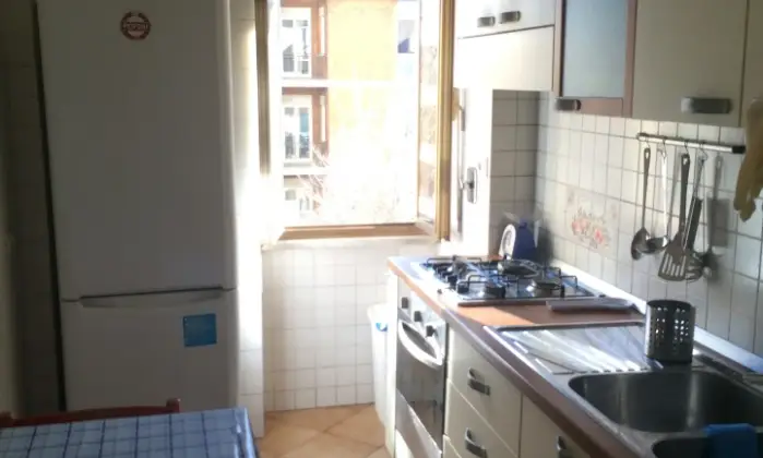 Rexer-Roma-ADIACENTE-POLICLINICO-E-UNIVERSITA-LA-SAPIENZA-CUCINA