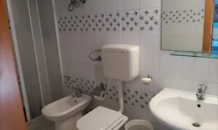 Rexer-Campofelice-di-Roccella-Affittasi-Villa-a-schiera-BAGNO