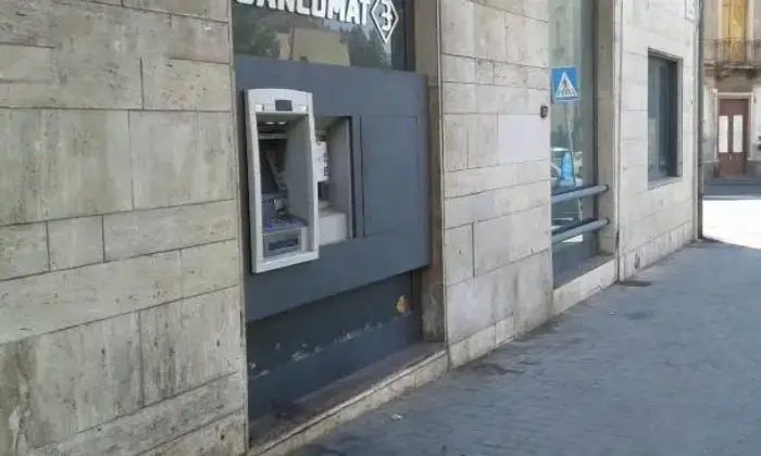 Rexer-Catania-Affittasi-locale-commerciale-in-pieno-centro-ALTRO