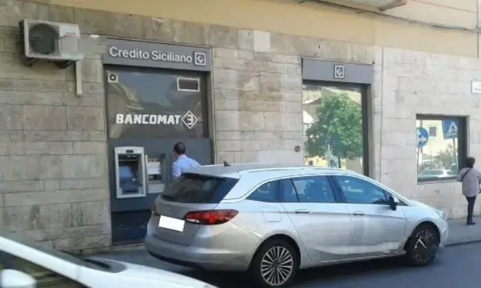 Rexer-Catania-Affittasi-locale-commerciale-in-pieno-centro-ALTRO