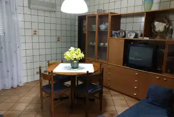 Rexer-Comiso-Appartamento-zona-Liceo-ArtisticoScuola-primaria-SALONE