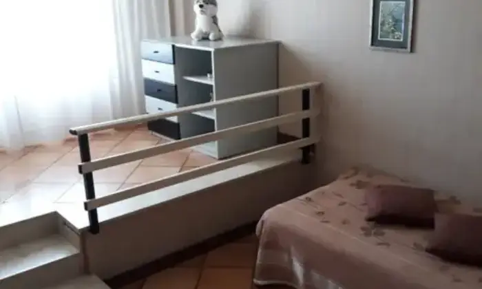 Rexer-Comiso-Appartamento-zona-Liceo-ArtisticoScuola-primaria-CAMERA-DA-LETTO