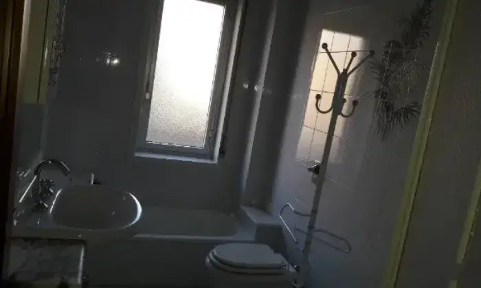 Rexer-Caltanissetta-Carino-e-vicino-tribunale-di-Caltanissetta-BAGNO
