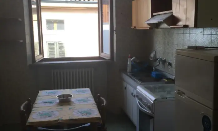Rexer-Cremona-Ampio-e-luminoso-trilocale-centralissimo-CUCINA