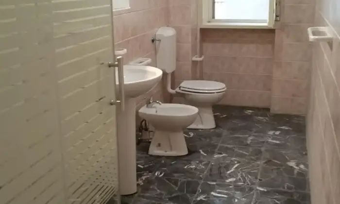 Rexer-Catania-Cittadella-Universitaria-Posto-letto-studentesse-BAGNO