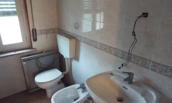 Rexer-Medesano-Medesano-centro-affittasi-ufficiostudio-ristrutturato-mq-BAGNO