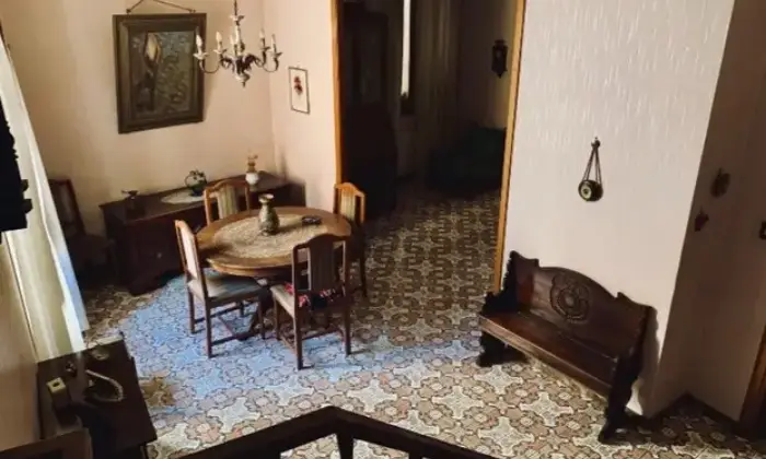 Rexer-Sezze-Affitto-Casa-in-centro-storico-con-garage-SALONE