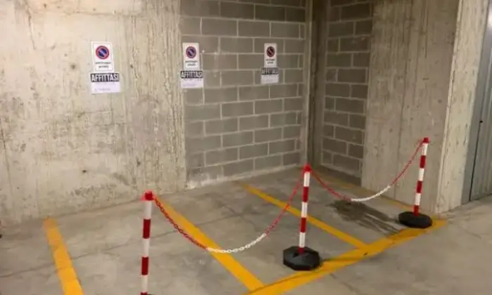 Rexer-Milano-Posto-moto-coperto-Piazza-Belfanti-GARAGE