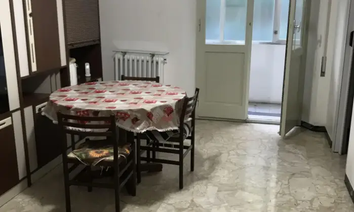 Rexer-Fermo-Affitto-Stanze-per-Studenti-SALONE