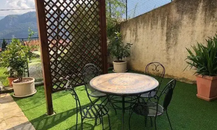 Rexer-Plesio-Villa-plurifamiliare-via-per-Barna-Plesio-Giardino