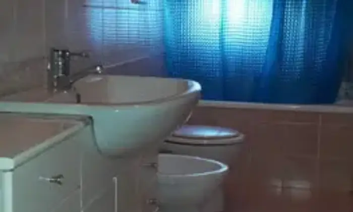 Rexer-Bisenti-Affittasi-appartamentocon-garage-centro-storico-Bisenti-TE-BAGNO