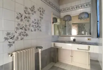 Rexer-Roma-Affittasi-villa-in-via-della-Mendola-BAGNO