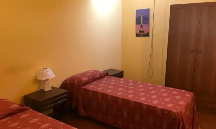 Rexer-Cosenza-Posti-letto-per-ragazze-al-centro-di-Cosenza-CAMERA-DA-LETTO