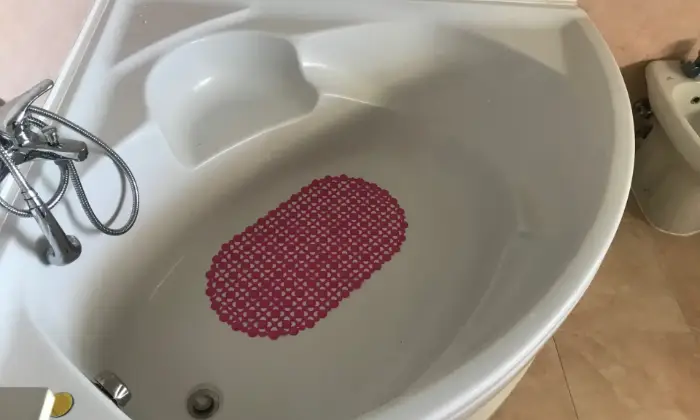 Rexer-Cosenza-Posti-letto-per-ragazze-al-centro-di-Cosenza-BAGNO