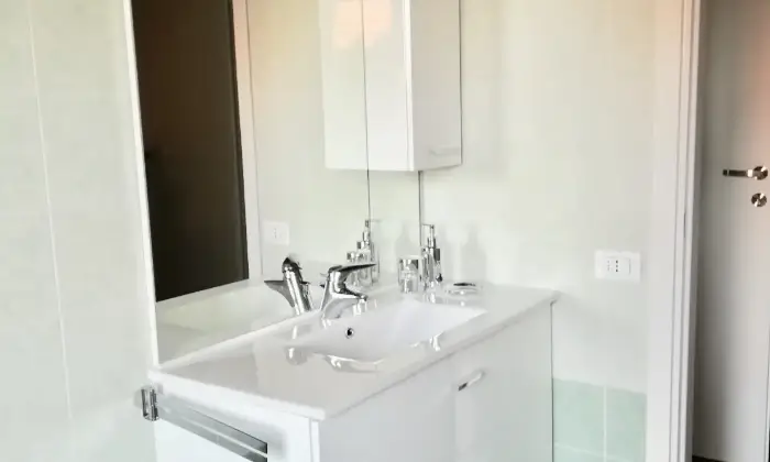 Rexer-Bologna-Attico-luminoso-arredo-nuovo-completo-BAGNO