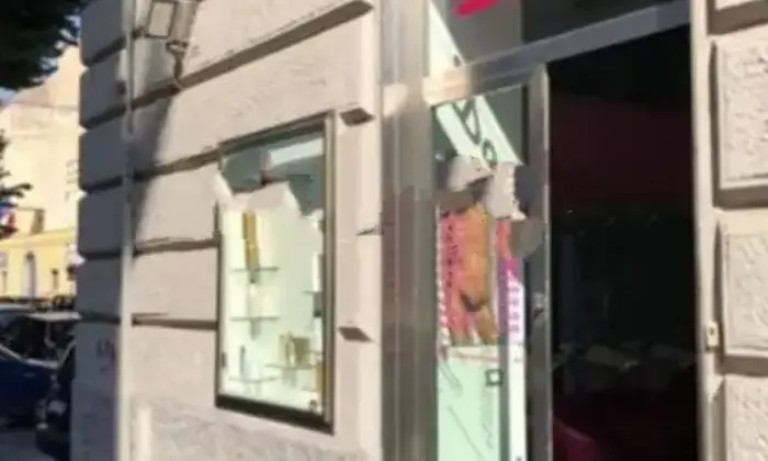 Rexer-Napoli-Locale-in-affitto-in-via-Francesco-Saverio-nitti-ALTRO