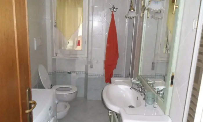 Rexer-Ameglia-Quadrilocale-in-affito-BAGNO