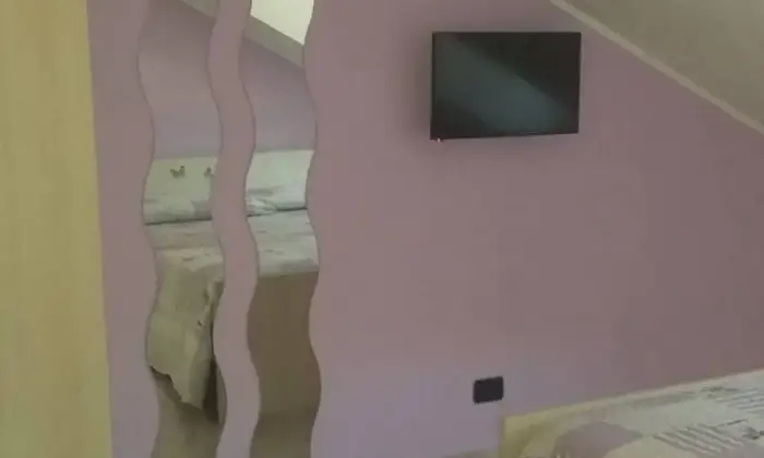 Rexer-Carrodano-Vendita-Rent-To-Buy-Mansarda-via-Aurelia-Carrodano-CAMERA-DA-LETTO