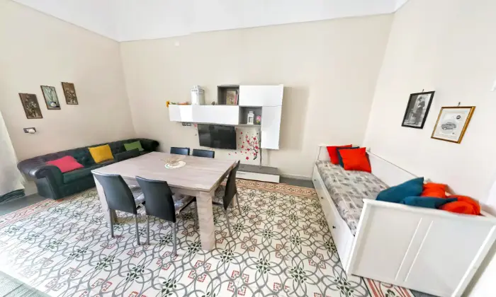 Rexer-Manfredonia-Appartamento-Manfredi-Centro-Storico-SALONE