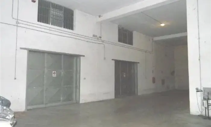 Rexer-Prato-Magazzino-in-affitto-in-via-traversa-pistoiese-a-Prato-SALONE