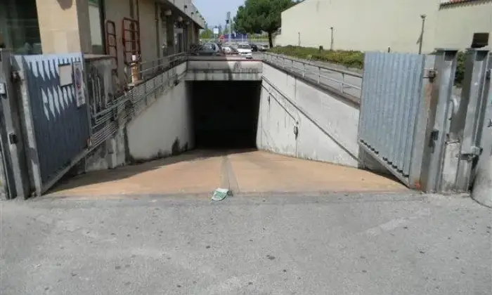 Rexer-Prato-Magazzino-in-affitto-in-via-traversa-pistoiese-a-Prato-SALONE
