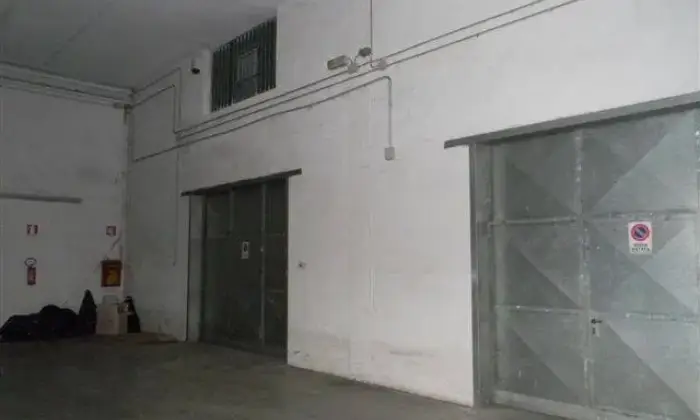 Rexer-Prato-Magazzino-in-affitto-in-via-traversa-pistoiese-a-Prato-SALONE