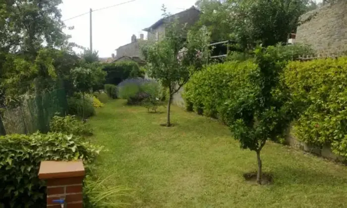 Rexer-Loro-Ciuffenna-appartamenti-in-vendita-GIARDINO
