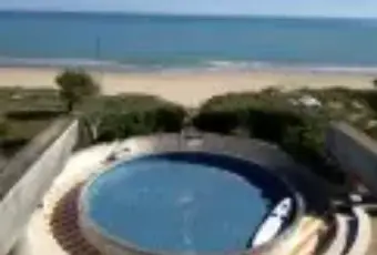 Rexer-Vasto-Casa-sulla-spiaggia-PISCINA