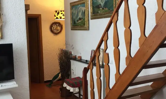 Rexer-Sanfront-AFFITTO-CON-RISCATTOAppartamento-su-due-piani-in-via-Monviso-SALONE