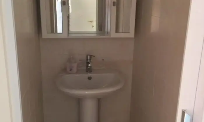 Rexer-Terni-Affittasi-locale-commerciale-in-via-Ludovico-Antonio-Muratori-BAGNO