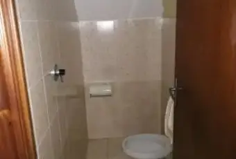 Rexer-Montegiorgio-Locale-commerciale-Corso-Italia-Montegiorgio-BAGNO