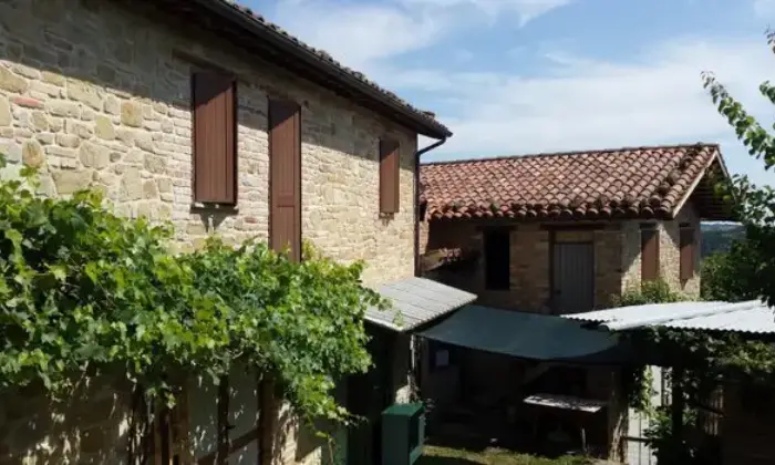 Rexer-Amandola-Vendesi-Casolare-e-terreno-ALTRO